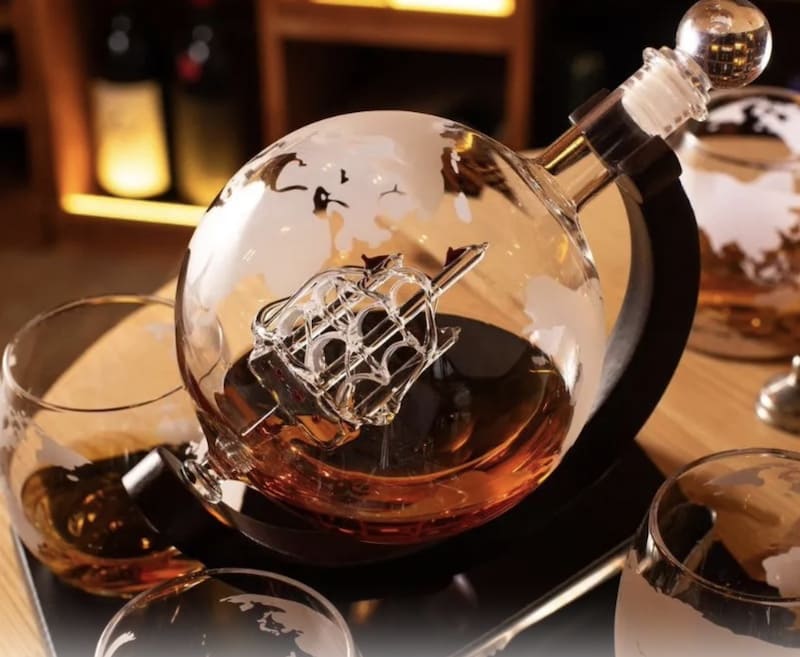 Globe Whisky set - Lyxig glasklot + glas + isstenar + tång och tillbehör