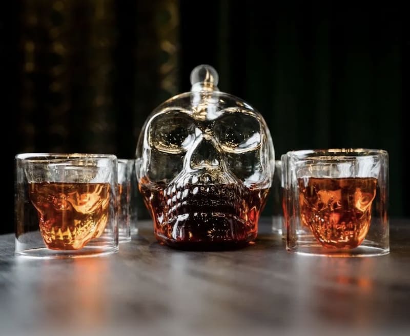 Skull Whisky karaff med 3D-glasögon i form av en dödskalle